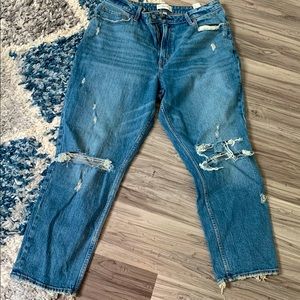 Abercrombie & Fitch Curve Love High Rise Mom Jean